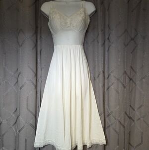 Vintage 50s Vanity Fair Cream Swiss Dot Lace Silky Slip Dress 32